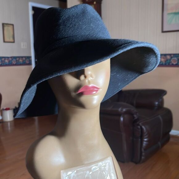 Imperial Elegant Black Women's Hat - Picture 5 of 5